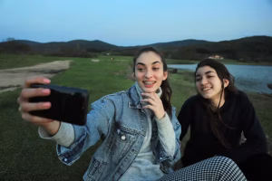 11 Ways BFF Relationships Have Changed From The ’90s Versus Today