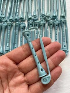 My sister found several small vintage items at home today, but she doesn’t know their purpose. Have you ever seen anything like these….?