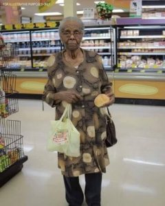 Rude Cashier Belittled Me for Being Old and Poor – A Moment Later…