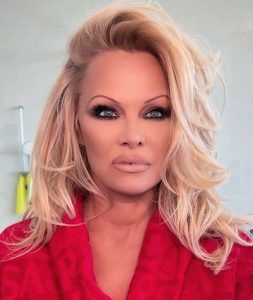 After Years Of Embracing Her Natural Look, Pamela Anderson Stuns With 90s Glam Style