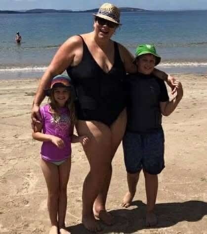 Mom poses with her kids — one detail sparks a powerful body positivity realization