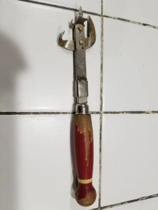 Internet Users Stumped Over What This ‘Tool’ Is