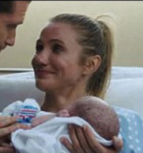 At 51 years old, Cameron Diaz welcomes her second child with husband Benji Madden! However, the birth announcement has caused a heated debate online…