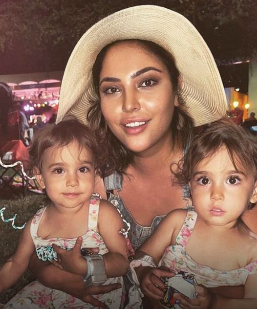 These cute twins have NEVER seen their grandpa, who is a legendary star actor But why was he banned from seeing them