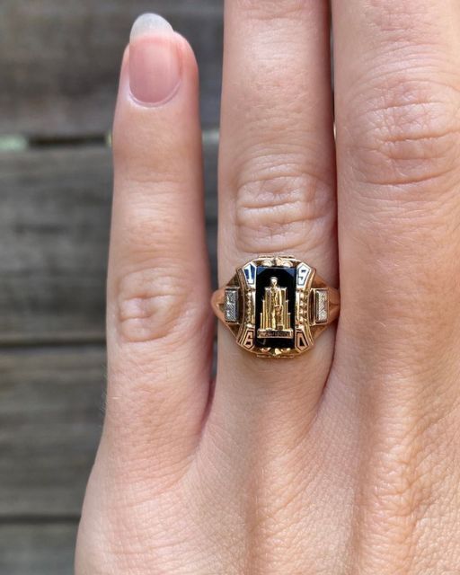 MY FIANCE PROPOSED WITH THIS RING, AND I HAVE NO IDEA WHAT TO THINK