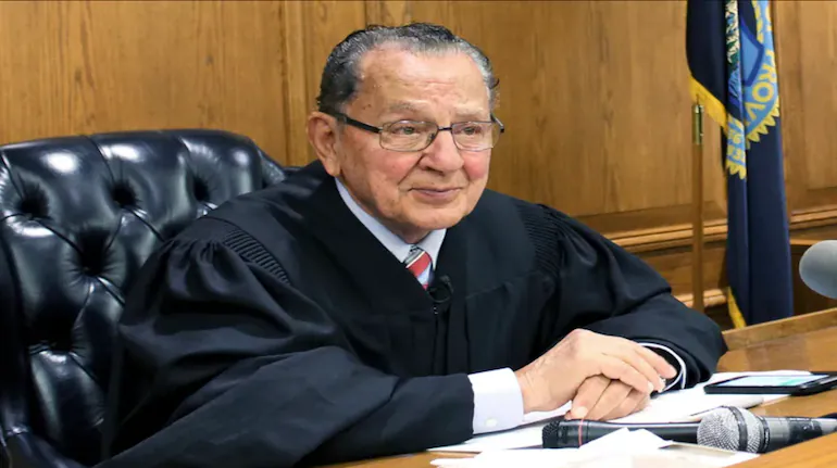 Judge Frank Caprio, known to millions as “America’s nicest judge,” has passed away at 88 after a long fight with cancer, leaving the nation heartbroken. Beloved for his kindness, compassion, and the way he brought humanity into the courtroom, Caprio wasn’t just a judge—he was a symbol of fairness and hope. In his emotional final message, recorded before his passing, he spoke directly from the heart, thanking people for their love and urging them to live with kindness. It was the kind of farewell only he could give—gentle, moving, and powerful enough to bring tears to anyone watching.