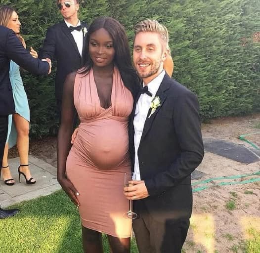 The dark-skinned model married a blue-eyed blonde, and together they have beautiful children who inherit the best features from both parents. Now look what they look like. Photos are in the first comment below