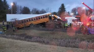Trag!c acc!dent leaves at least 15 passed away after a truck collides with a bus
