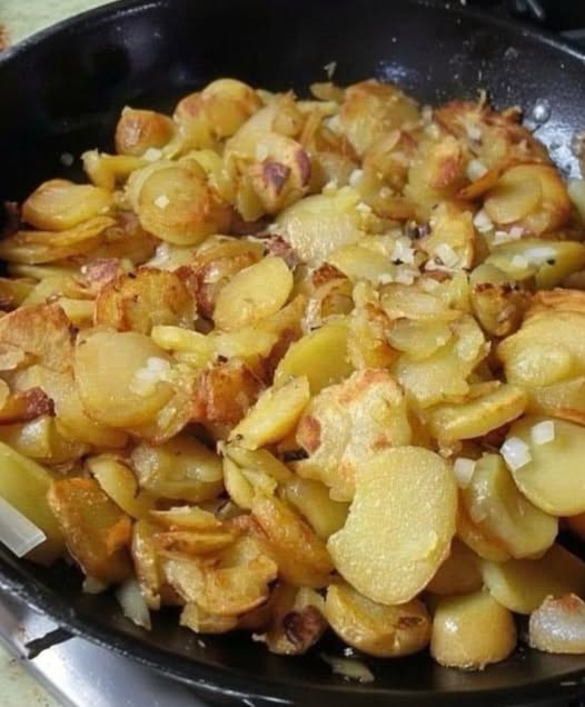 Fried Potatoes and Onions – A Crispy, Comforting Side Dish