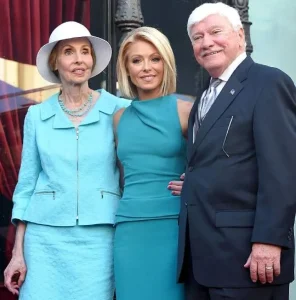 Big sad news: Kelly Ripa’s mother, Esther Ripa, dies at 83 from rare cancer