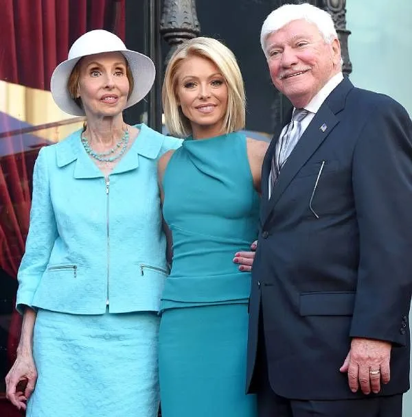 Big sad news: Kelly Ripa’s mother, Esther Ripa, dies at 83 from rare cancer