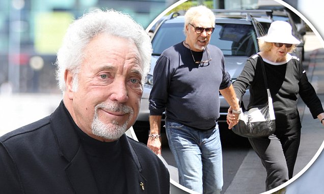 SHOCKING NEWS: Music Legend Tom Jones, 85, Fighting for Life as Family’s Emotional Statement Leaves Fans Heartbroken