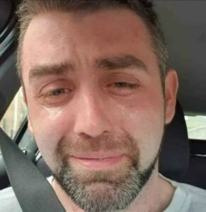 This is the last photo of 34-year-old Phillip Herron, crying in his car