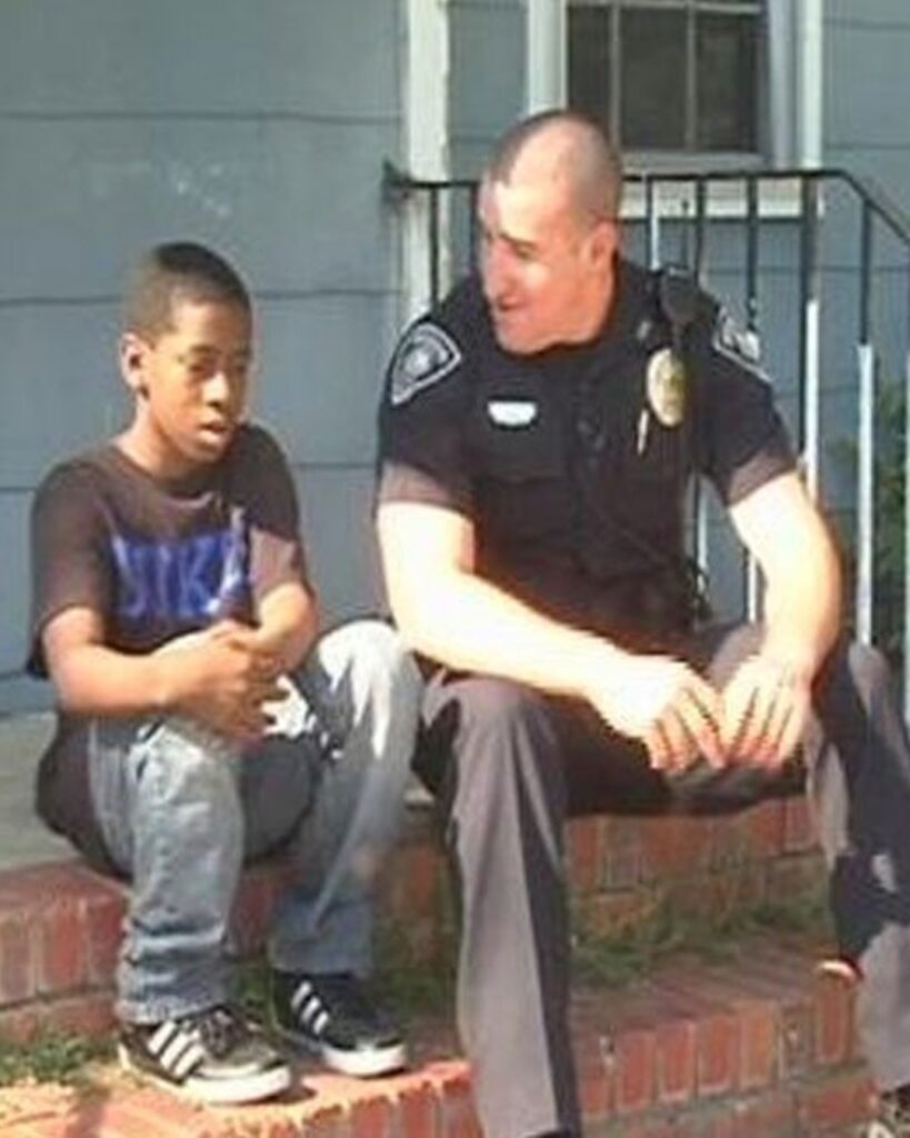 In South Carolina, a 13-year-old boy called the police—not because of danger, but because he felt lost and tired of sleeping on a half-deflated air mattress.