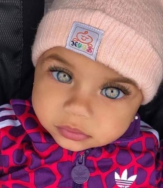 When she was 3 years old, she was named “the most beautiful girl in the world”. Wait till you see what she looks like today, at 17 years old: – Check the comments 🗨👇
