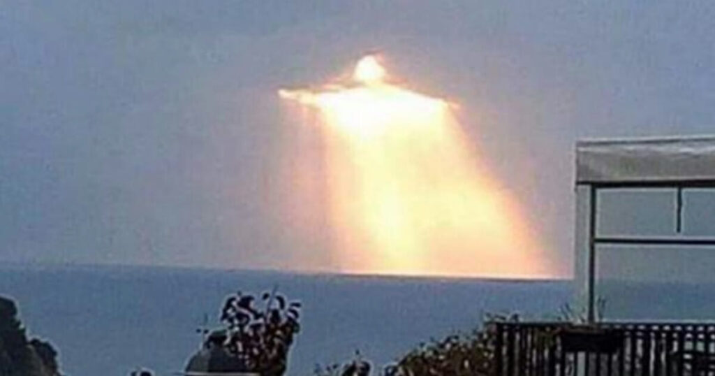 Man captures “Christ the Redeemer” glowing through the clouds