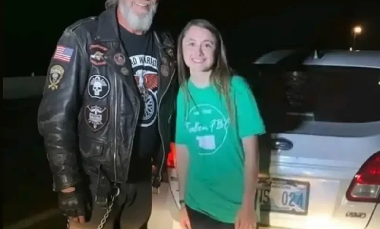 Biker Stopped To Help Girl With A Flat Tire But Caught Something In Car’s Trunk Which Terrified Him