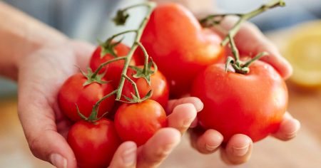 Doctors reveal that eating tomatoes causes in…see more 👇👇