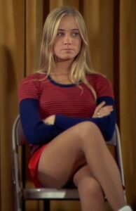 The Timeless Allure of Maureen McCormick: A Rare Glimpse at a Beloved Star