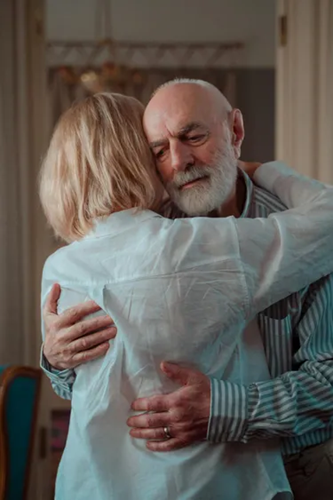 My Aunt Took the Money for My Grandparents’ Wedding – What Happened After Shocked Everyone