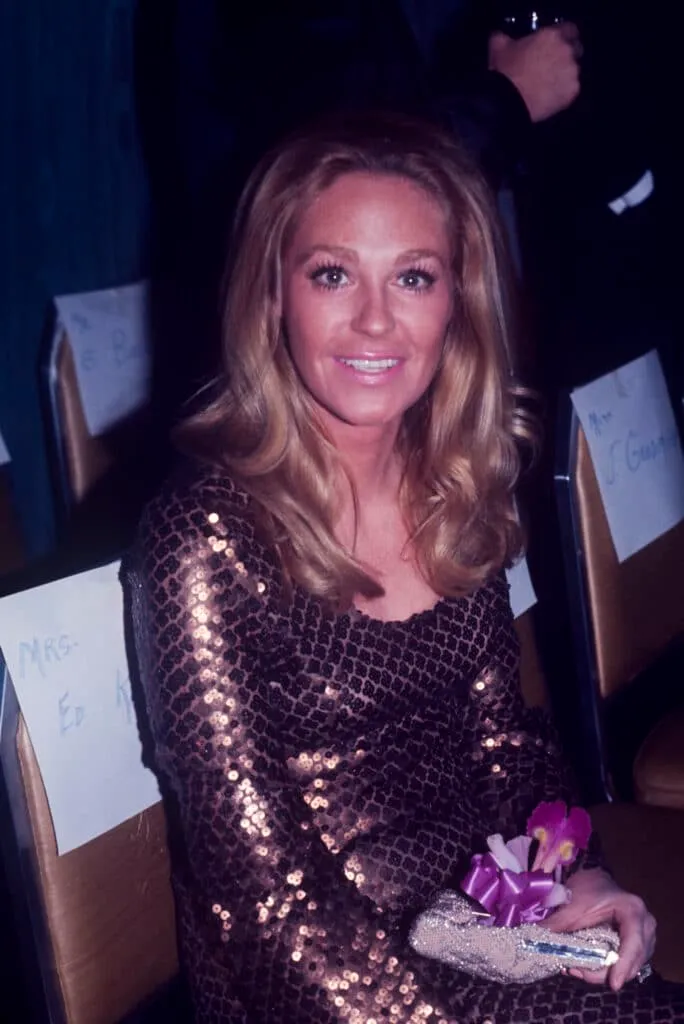 With heavy hearts, we announce the passing of this elegant woman