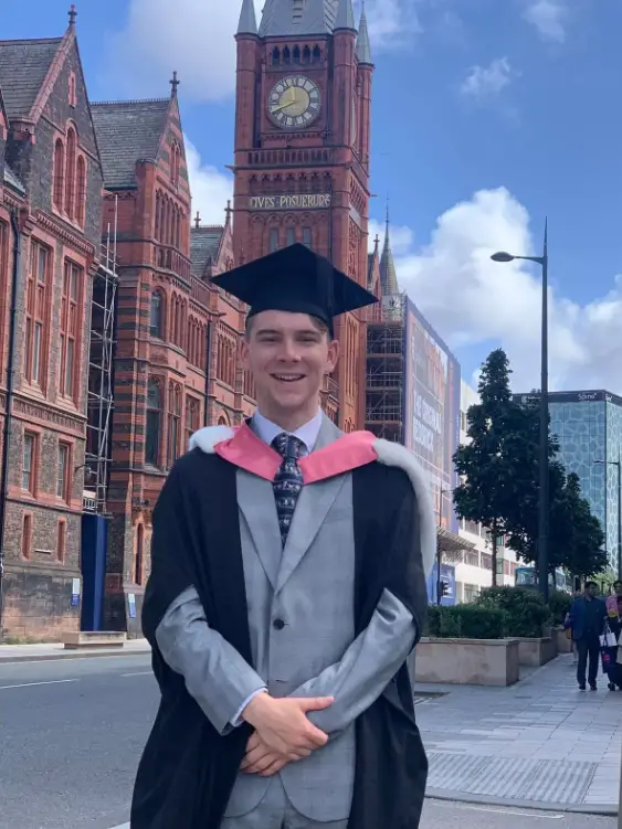 Student, 21, died just days after getting what they thought was ‘fresher’s flu’ as family issue warning Read More