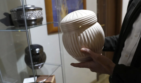 After receiving the ashes of a deceased person, you should know this