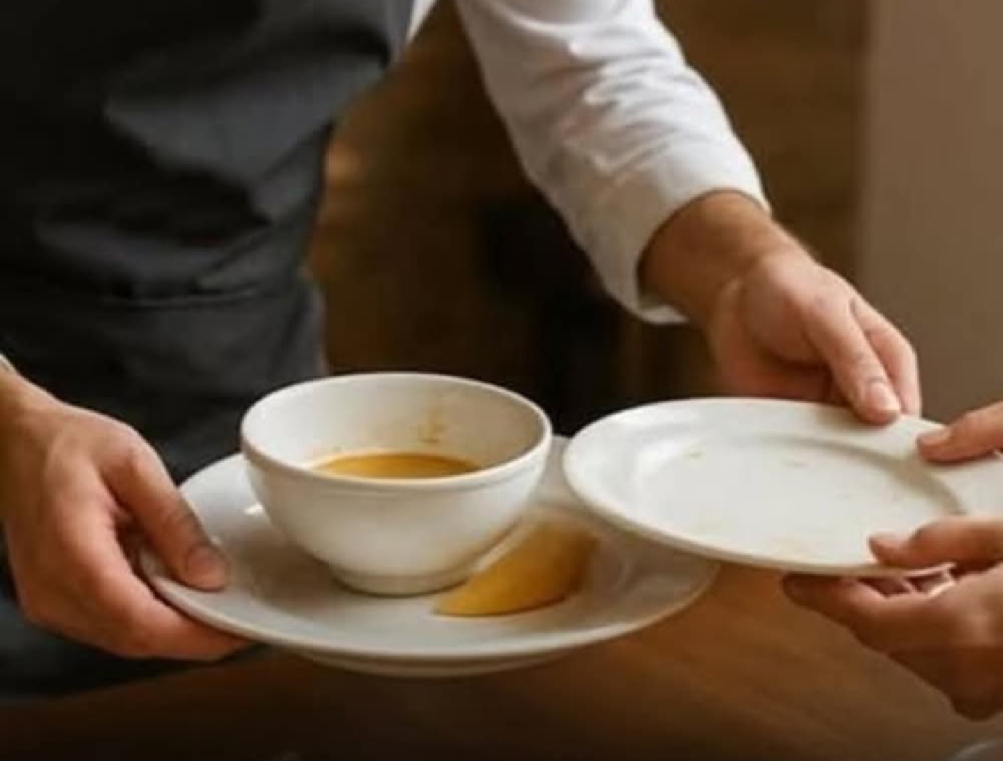 What psychology reveals when someone helps the waiter clear the table