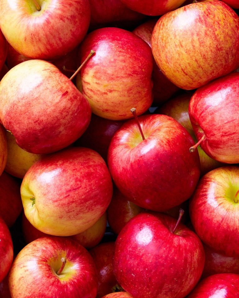Doctors Reveal That Eating Apples Causes ….