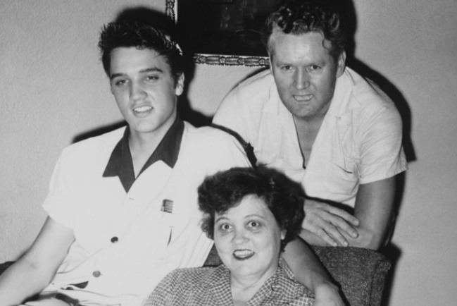 Elvis Presley’s Heartfelt Tribute: The One Song He Recorded for His Mother
