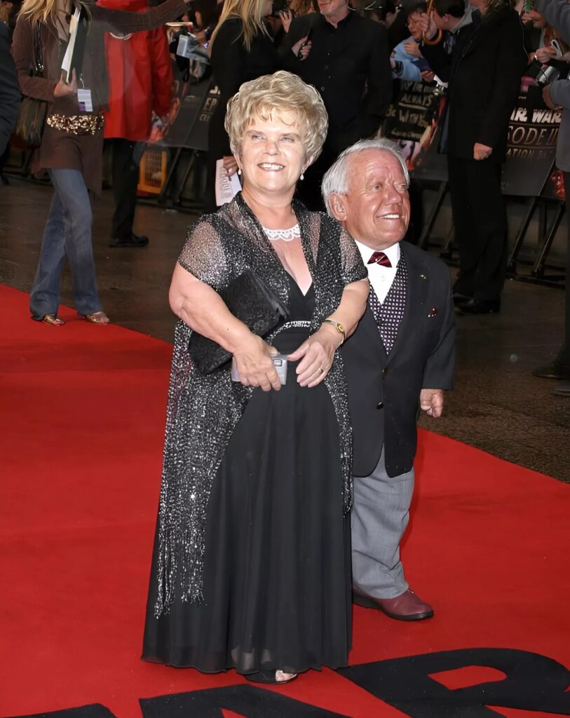 The actor, who is only 112 cm tall, married a woman who was just a few centimeters taller than him