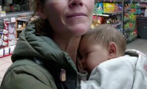 I Gave $4 to a Tired Mom at the Gas Station – A Week Later, an Envelope Arrived for Me at Work