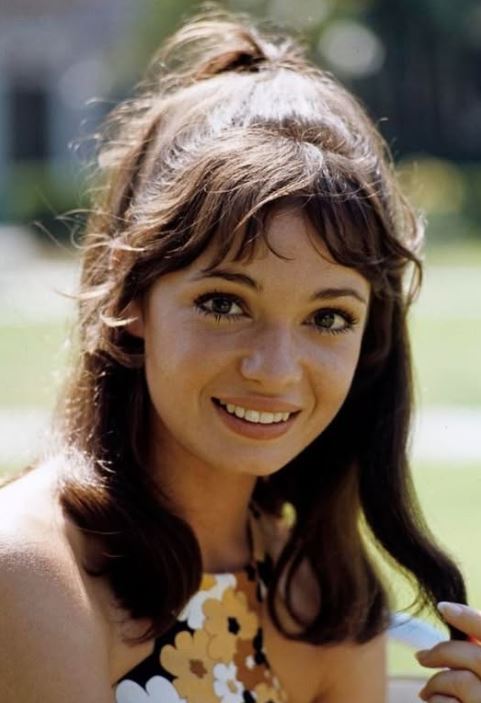 This famous heartbreaker is now 78 – try not to smile when you see her today….