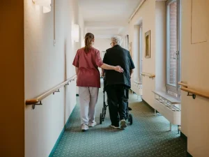 The Unexpected Friend Who Brought Light Back Into Dorothy’s Life — A Longer, Expanded, Heartfelt Story