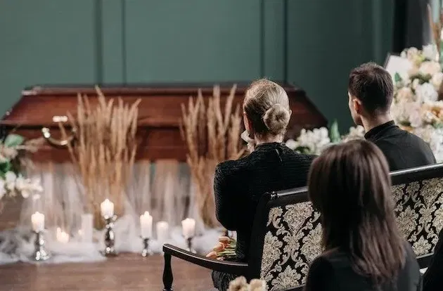 When a Family Member Passes Away, NEVER Ignore If These Signs Appear