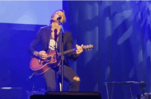 At his sold-out Nashville concert on November 6, Keith Urban did something that no one saw coming.