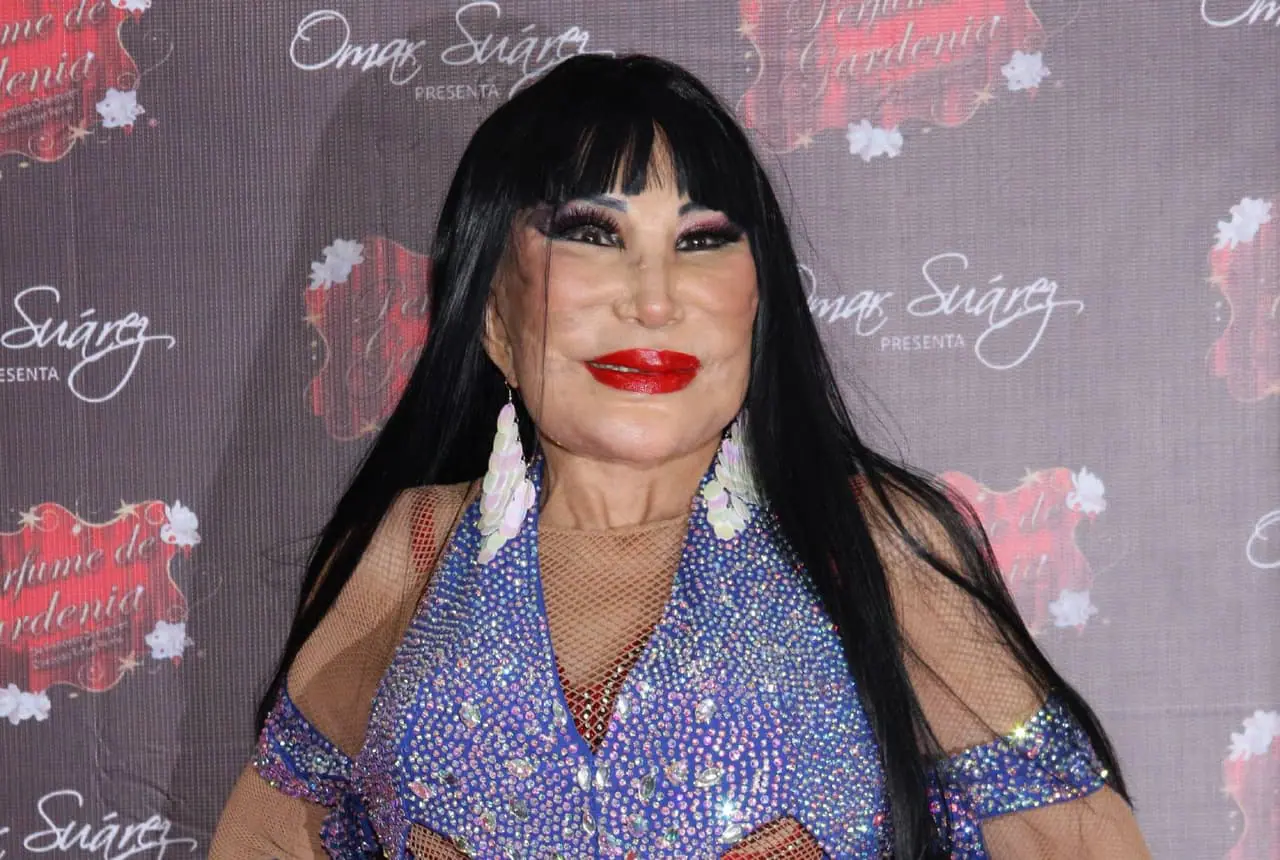 She was a famous actress, having starred in over a hundred films, but a tragic mistake completely ruined her appearance.