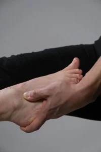 How to help naturally relieve gout and joint pain