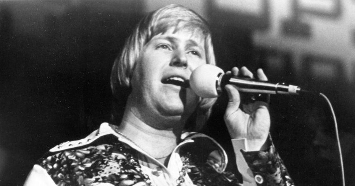 Country singer dies aged 74 as tributes pour in for star