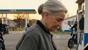 A 90-year-old veteran humiliated by a gang of bikers… until one phone call changed everything