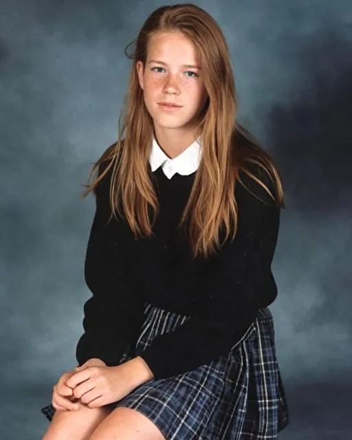 MY TEEN DAUGHTER VANISHED! Named Amber, 13, reddish hair, freckles. Missing for a week. Guys this is the hardest thing a parent can experience. No, she’s not the type to run away. I know every parent says that, but it’s true. I know my daughter. Thinking something bad happened to her… Gosh, just unbearable. The police just shrugged, totally helpless. To be honest they did their part. But then all of a sudden, just crying outside I saw a homeless woman with AMBER’S BACKPACK! I knew it was hers! I stopped her and I offered money until she gave it to me. I asked her around about the bag and she told me what she knew. Which wasn’t enough. The bag was empty. Completely empty. My heart sank. I threw it down in despair and cried. That’s when a note fell out. I picked it up and read it. There were only two words, just two. Next thing… ⬇️ (The continuation, and the full story are below in the first comment)