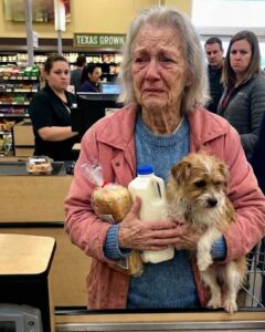 I Paid for a Struggling Grandma at the Grocery Store – Three Days Later, the Clerk Came to My Door with Her Final Request