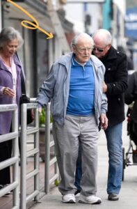 A Hollywood Legend at 98: Celebrating a Lifetime of Love and Achievement. After Knowing Who Is He You Will Be Surprised