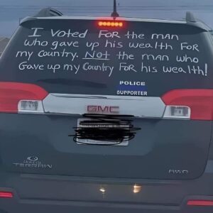 Powerful Reactions Emerge Over This SUV’s Back Window Sign