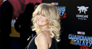 Goldie Hawn vacation pictures in swimsuit spark comments