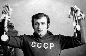 The Story Of Shavarsh Karapetyan, The Champion Swimmer Who Saved 20 People From A Sinking Trolleybus