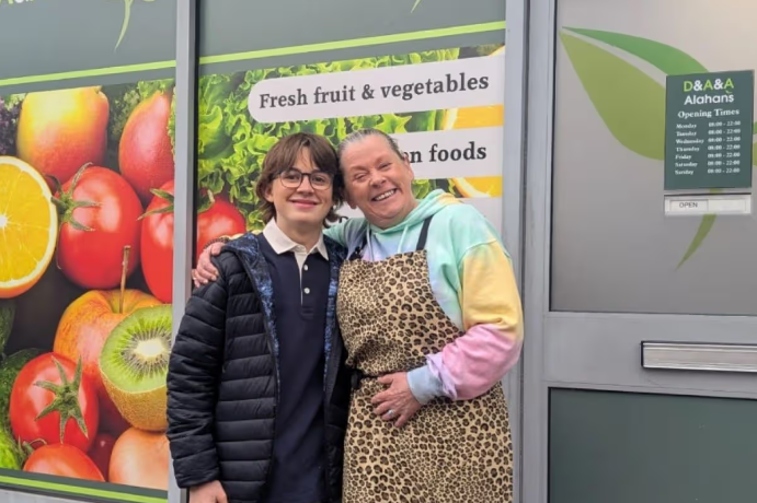 BREAKING: Coronation Street star declares “WRAP” as an era ends — and confirms it’s NOT a recast! Weatherfield is shaken as a familiar face finishes filming for good. Emotions are running high on set — and the chilling “no recast” confirmation suggests a permanent, devastating ending is coming. 👇 Want the real reason, who it is, and what happens next? Full details are in the comments below!  BREAKING: HEARTBREAK ON THE COBBLES! STAR OFFICIALLY DECLARES ‘WRAP’ AS AN ERA ENDS! Coronation Street star says ‘it’s not a recast’ as he declares ‘wrap’ on cobbles