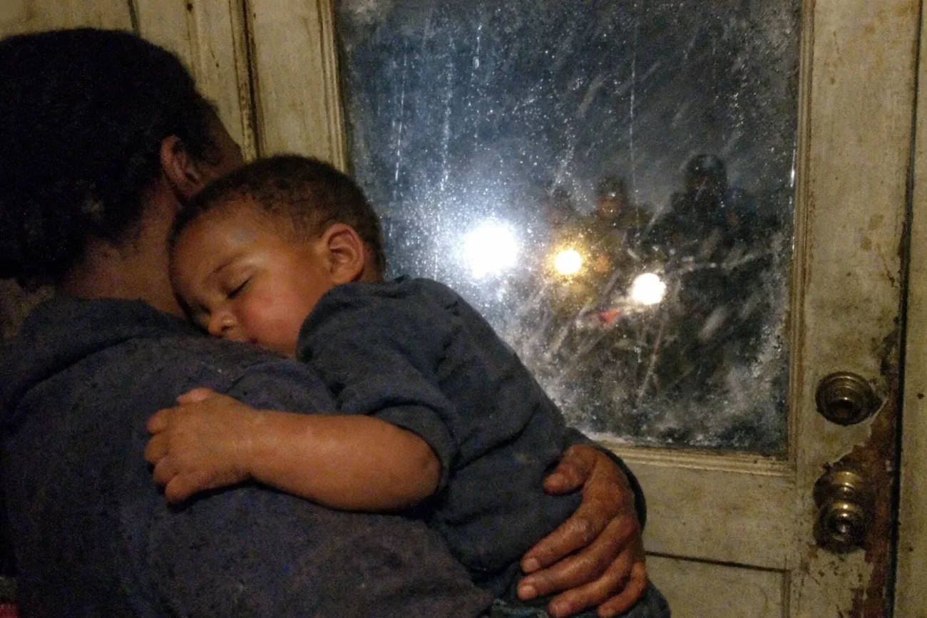 Black Single Mom Shelters 25 Freezing Bikers! Next Morning 1500 Hells Angels Stops Outside Her Door…!