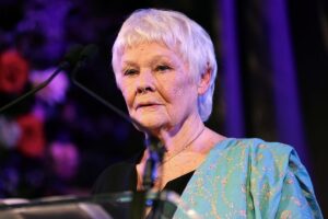 “HOLDING HER CLOSE IN OUR HEARTS…” — BRITAIN PRAYS FOR DAME JUDI DENCH… At 91, Judi Dench is reportedly resting quietly at home, surrounded by loved ones during what family calls a “fragile” moment. No flashing cameras, no headlines — just gentle voices, familiar faces, and a calm that reminds the nation of the quiet power of presence. For decades, she has embodied strength, elegance, and brilliance on stage and screen. Tonight, the country pauses, sending back the love and admiration that Judi has given to millions. SS