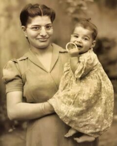A rare photo from 1947 shows a future rock legend as a baby in his mother’s arms! Can you guess who he became?